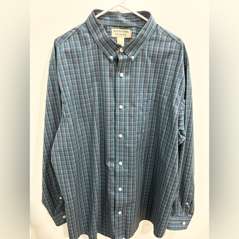 Duluth Trading Co wrinkled fighter relaxed fit long sleeve button down shirt
